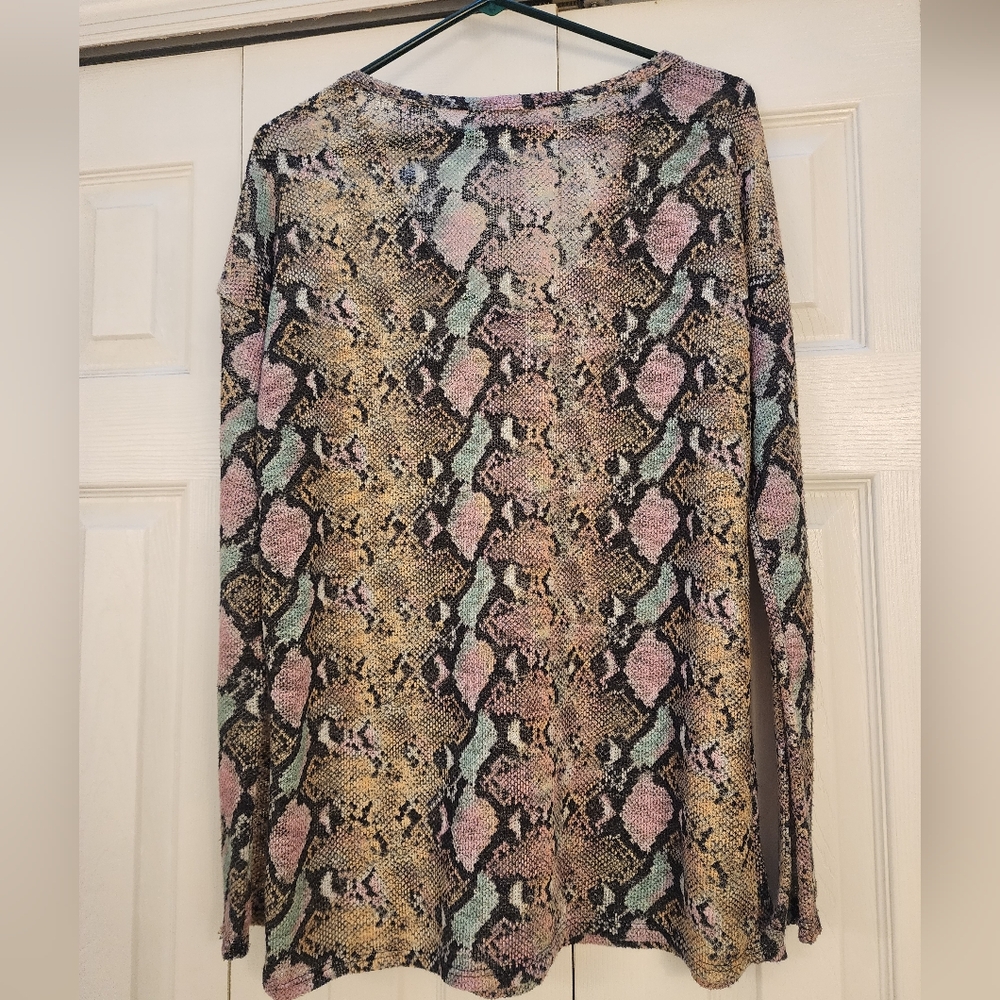 BiBi Snake Print Keyhole Top - Picture 2 of 6